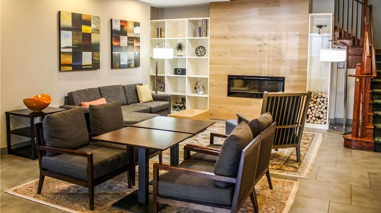 <b>Country Inn & Suites Dulles Intl Lobby</b>. Images powered by <a href="https://iceportal.shijigroup.com/" title="IcePortal" target="_blank">IcePortal</a>.