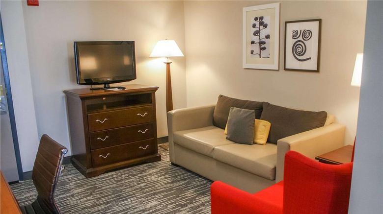 <b>Country Inn & Suites Dulles Intl Suite</b>. Images powered by <a href="https://iceportal.shijigroup.com/" title="IcePortal" target="_blank">IcePortal</a>.