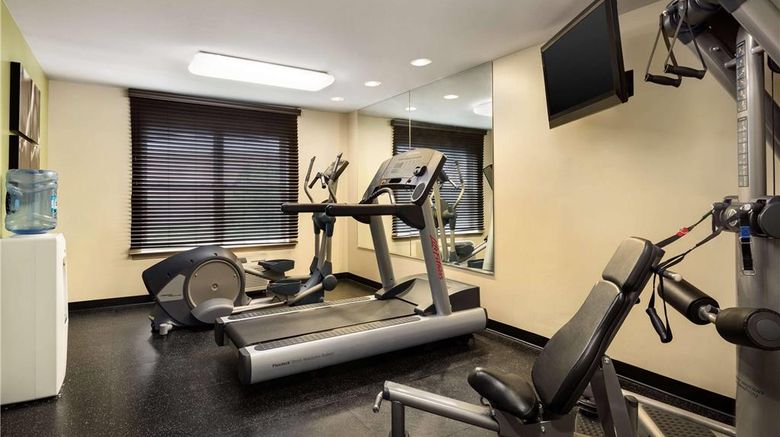 <b>Country Inn & Suites Dulles Intl Health</b>. Images powered by <a href="https://iceportal.shijigroup.com/" title="IcePortal" target="_blank">IcePortal</a>.