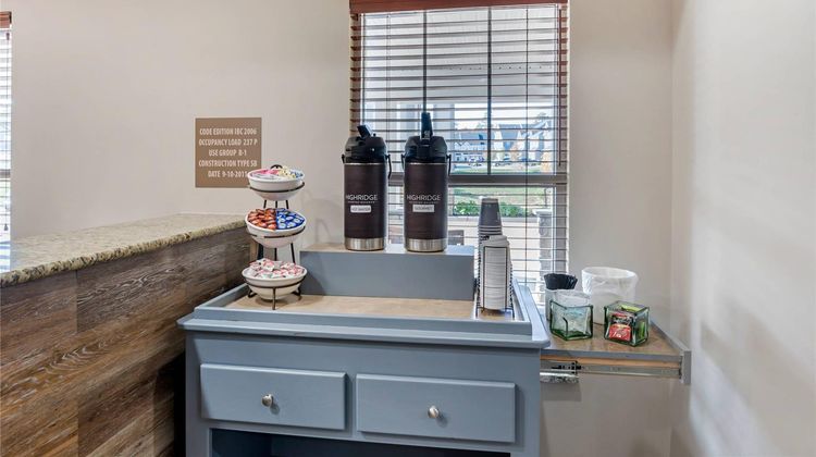 Country Inn & Suites Ashland - Hanover Lobby