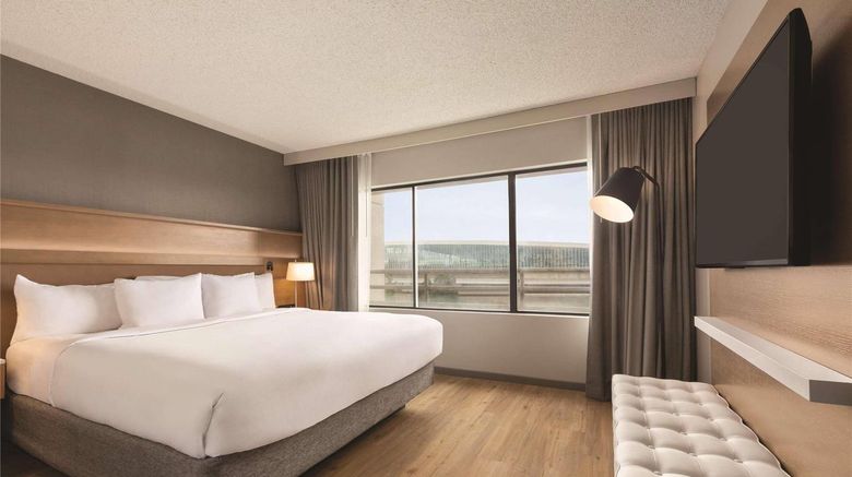 <b>Radisson Hotel Seattle Airport Suite</b>. Images powered by <a href="https://iceportal.shijigroup.com/" title="IcePortal" target="_blank">IcePortal</a>.