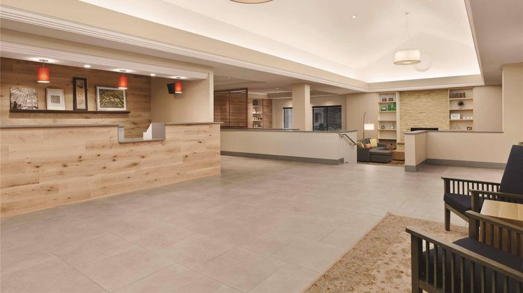 Country Inn & Suites Seattle-Bothell Lobby
