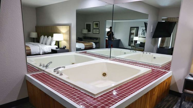 Country Inn & Suites Sparta Suite