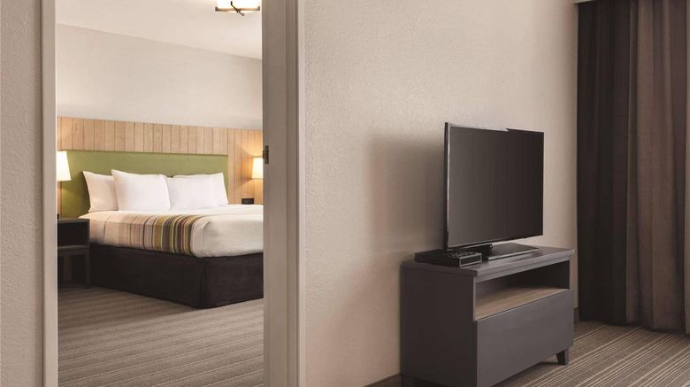 <b>Country Inn & Suites Green Bay East Suite</b>. Images powered by <a href="https://iceportal.shijigroup.com/" title="IcePortal" target="_blank">IcePortal</a>.