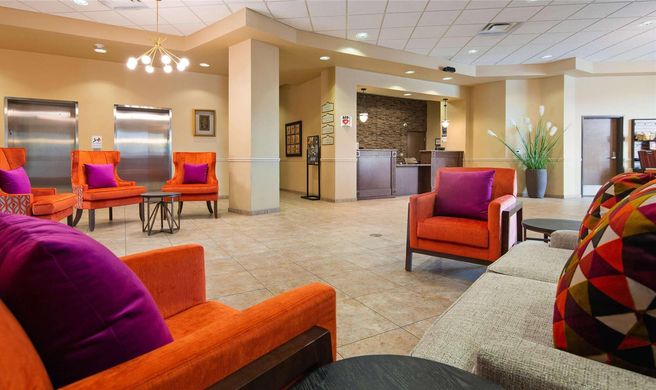 Radisson Hotel River Falls Lobby