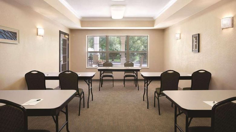 <b>Country Inn & Suites Madison Southwest Meeting</b>. Images powered by <a href="https://iceportal.shijigroup.com/" title="IcePortal" target="_blank">IcePortal</a>.