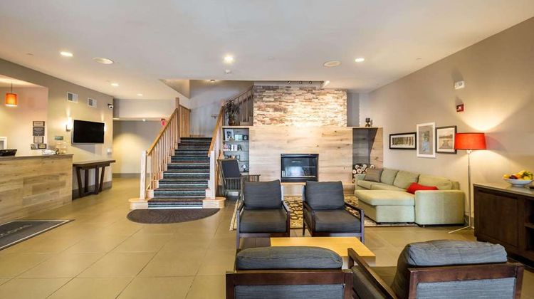 Country Inn & Suites Fond du Lac Lobby