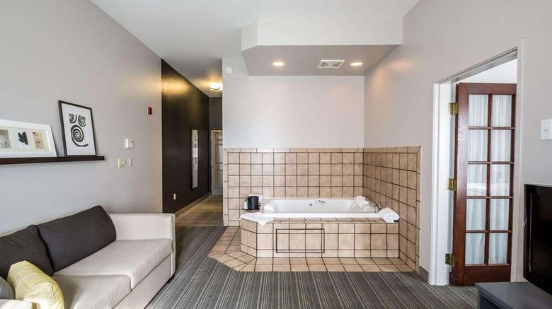 <b>Country Inn & Suites Fond du Lac Suite</b>. Images powered by <a href="https://iceportal.shijigroup.com/" title="IcePortal" target="_blank">IcePortal</a>.