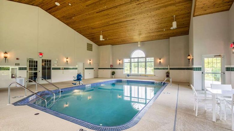 <b>Country Inn & Suites Fond du Lac Pool</b>. Images powered by <a href="https://iceportal.shijigroup.com/" title="IcePortal" target="_blank">IcePortal</a>.
