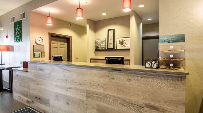 <b>Country Inn & Suites Fond du Lac Lobby</b>. Images powered by <a href="https://iceportal.shijigroup.com/" title="IcePortal" target="_blank">IcePortal</a>.