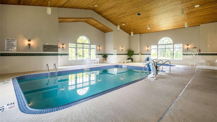 Country Inn & Suites Fond du Lac Pool