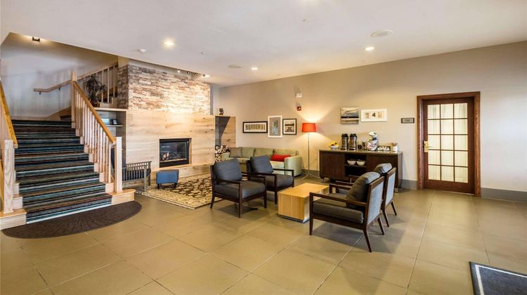 Country Inn & Suites Fond du Lac Lobby
