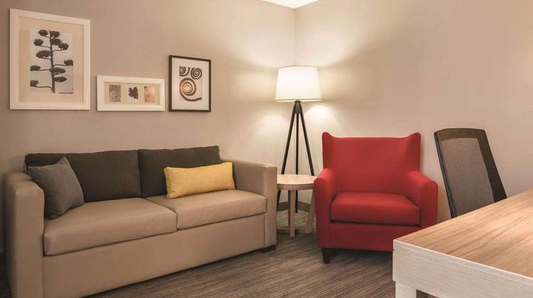 Country Inn & Suites La Crosse, WI Suite