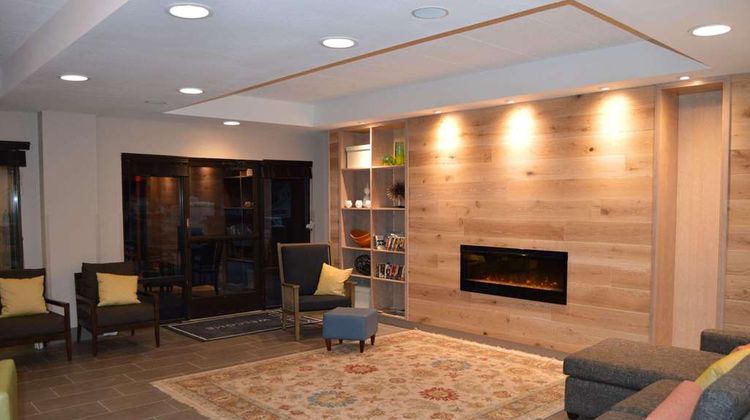 Country Inn & Suites La Crosse, WI Lobby