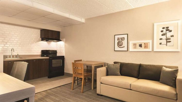 Country Inn & Suites La Crosse, WI Suite