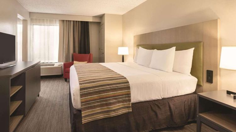 Country Inn & Suites La Crosse, WI Suite