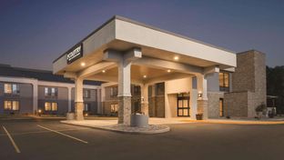 Country Inn & Suites La Crosse, WI
