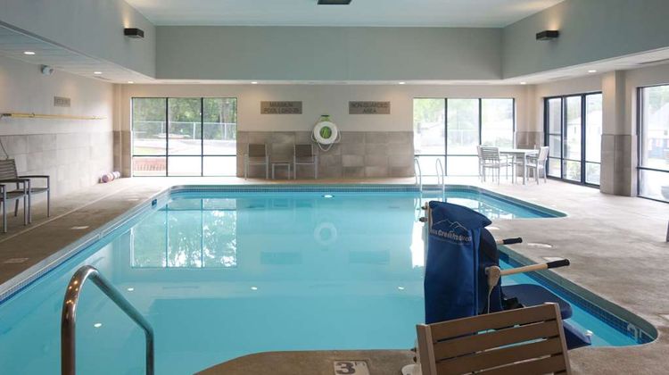 Country Inn & Suites La Crosse, WI Pool