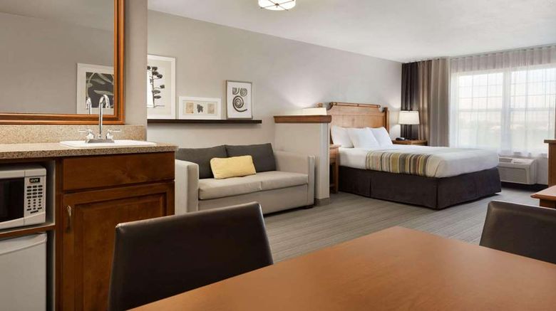 <b>Country Inn & Suites Appleton North Suite</b>. Images powered by <a href="https://iceportal.shijigroup.com/" title="IcePortal" target="_blank">IcePortal</a>.
