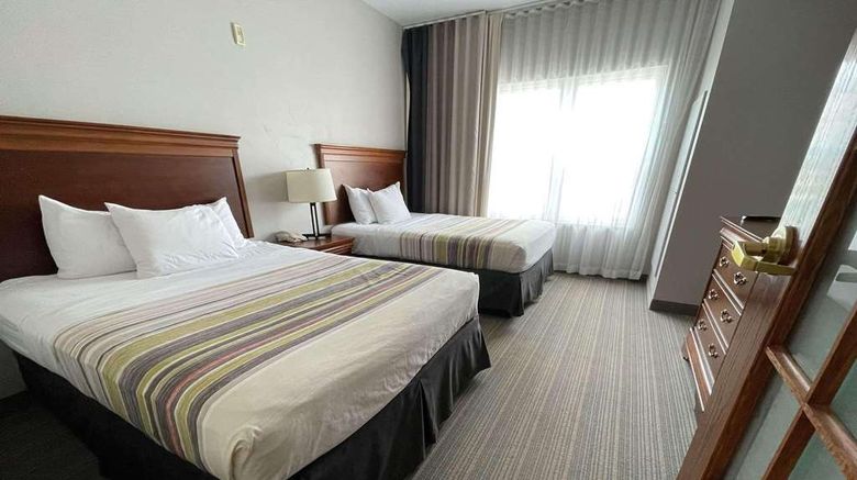 <b>Country Inn & Suites Appleton North Suite</b>. Images powered by <a href="https://iceportal.shijigroup.com/" title="IcePortal" target="_blank">IcePortal</a>.