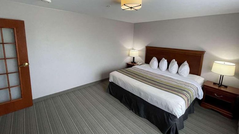 <b>Country Inn & Suites Appleton North Room</b>. Images powered by <a href="https://iceportal.shijigroup.com/" title="IcePortal" target="_blank">IcePortal</a>.