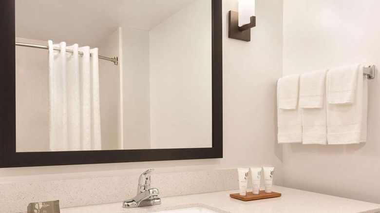 <b>Country Inn & Suites Appleton North Room</b>. Images powered by <a href="https://iceportal.shijigroup.com/" title="IcePortal" target="_blank">IcePortal</a>.