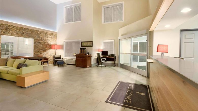 <b>Country Inn & Suites by Radisson Lobby</b>. Images powered by <a href="https://iceportal.shijigroup.com/" title="IcePortal" target="_blank">IcePortal</a>.