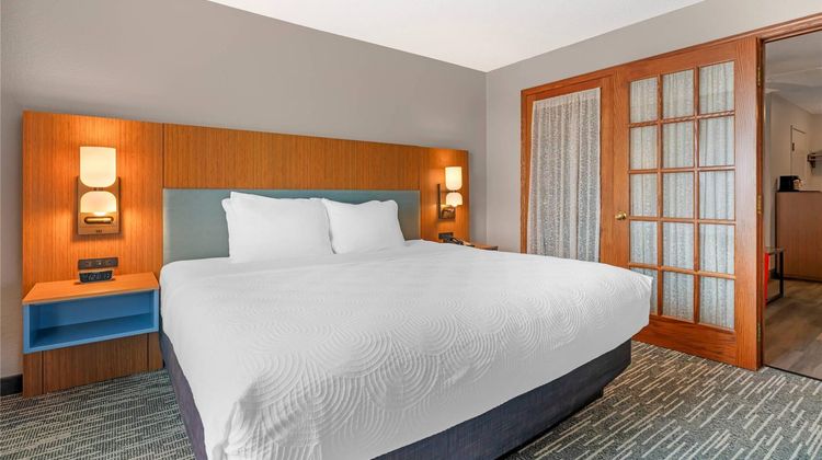 Country Inn & Suites West Bend Suite