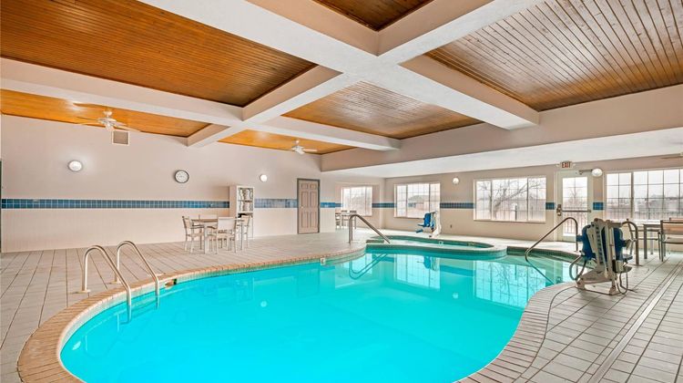Country Inn & Suites West Bend Pool