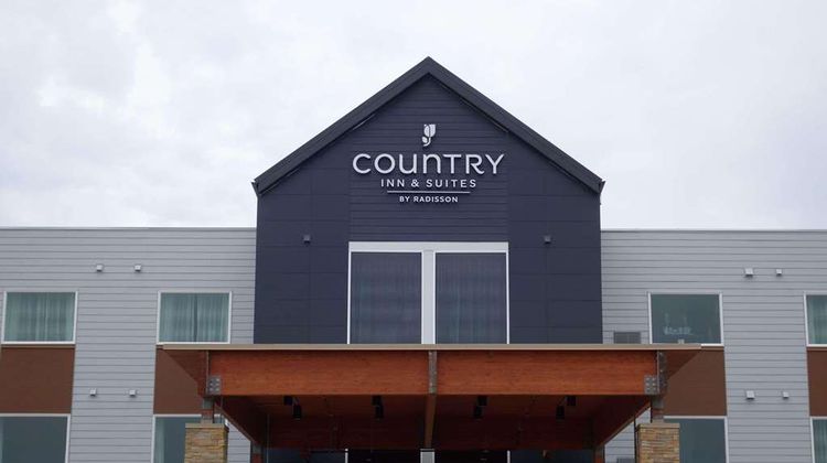 Country Inn & Suites Ft. Atkinson, WI Exterior