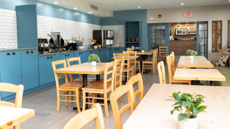 <b>Country Inn & Suites Prairie Du Chien Restaurant</b>. Images powered by <a href="https://iceportal.shijigroup.com/" title="IcePortal" target="_blank">IcePortal</a>.