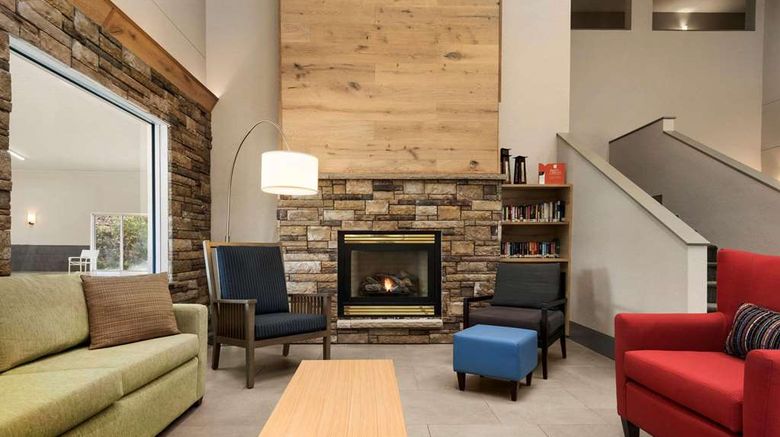 <b>Country Inn & Suites Platteville Lobby</b>. Images powered by <a href="https://iceportal.shijigroup.com/" title="IcePortal" target="_blank">IcePortal</a>.
