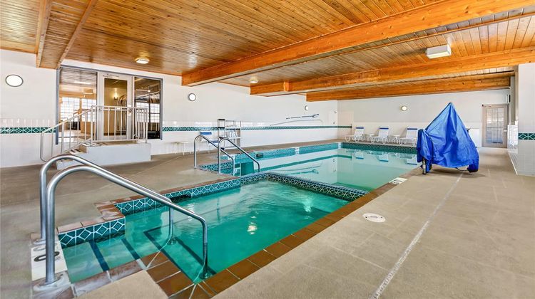 Country Inn & Suites Kenosha Pool