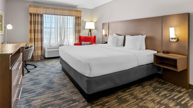 <b>Country Inn & Suites Kenosha Suite</b>. Images powered by <a href="https://iceportal.shijigroup.com/" title="IcePortal" target="_blank">IcePortal</a>.