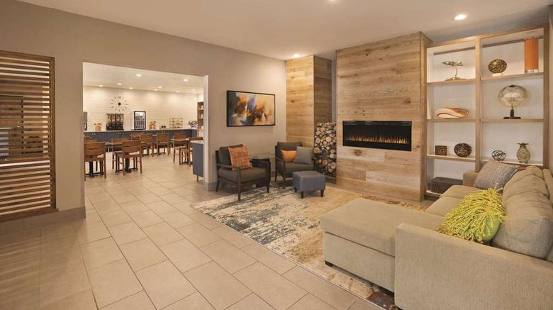 <b>Country Inn & Suites Green Bay North Lobby</b>. Images powered by <a href="https://iceportal.shijigroup.com/" title="IcePortal" target="_blank">IcePortal</a>.