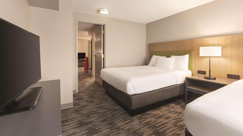 <b>Country Inn & Suites Green Bay North Suite</b>. Images powered by <a href="https://iceportal.shijigroup.com/" title="IcePortal" target="_blank">IcePortal</a>.