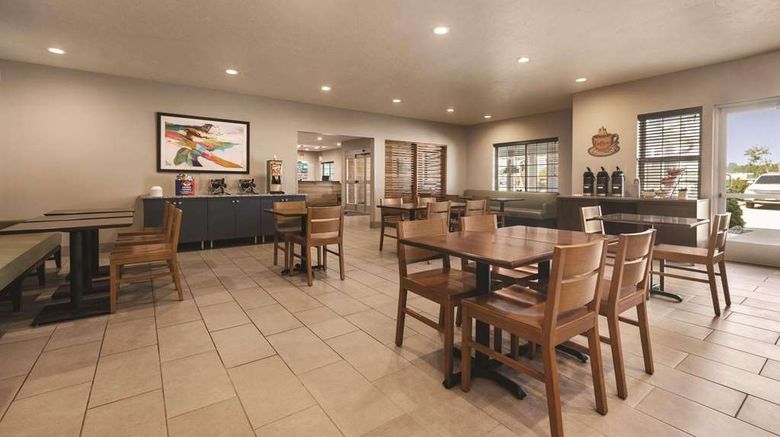 <b>Country Inn & Suites Green Bay North Restaurant</b>. Images powered by <a href="https://iceportal.shijigroup.com/" title="IcePortal" target="_blank">IcePortal</a>.