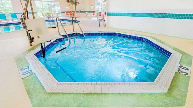 Country Inn & Suites Appleton Pool