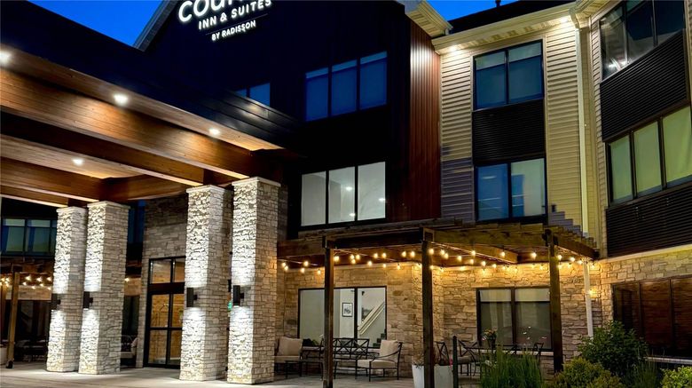 <b>Country Inn & Suites Appleton Exterior</b>. Images powered by <a href="https://iceportal.shijigroup.com/" title="IcePortal" target="_blank">IcePortal</a>.