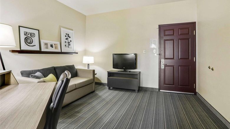 <b>Country Inn & Suites Green Bay Suite</b>. Images powered by <a href="https://iceportal.shijigroup.com/" title="IcePortal" target="_blank">IcePortal</a>.