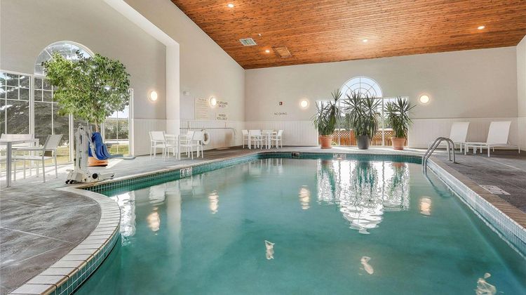Country Inn & Suites Green Bay Pool