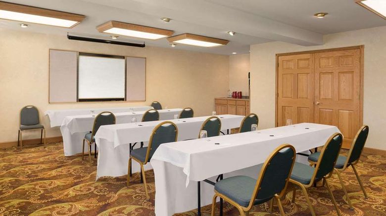 <b>Country Inn & Suites by Radisson Meeting</b>. Images powered by <a href="https://iceportal.shijigroup.com/" title="IcePortal" target="_blank">IcePortal</a>.