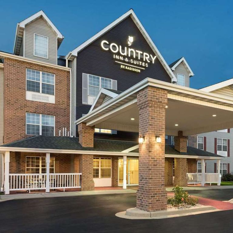 Country Inn & Suites Milwaukee Airport