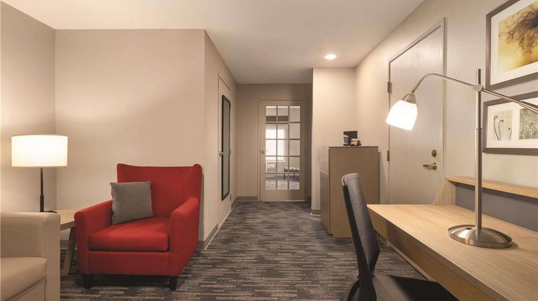 <b>Country Inn & Suites Madison Suite</b>. Images powered by <a href="https://iceportal.shijigroup.com/" title="IcePortal" target="_blank">IcePortal</a>.