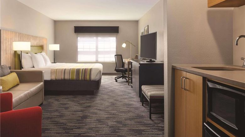 <b>Country Inn & Suites Madison Suite</b>. Images powered by <a href="https://iceportal.shijigroup.com/" title="IcePortal" target="_blank">IcePortal</a>.