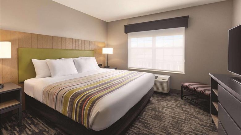 <b>Country Inn & Suites Madison Suite</b>. Images powered by <a href="https://iceportal.shijigroup.com/" title="IcePortal" target="_blank">IcePortal</a>.