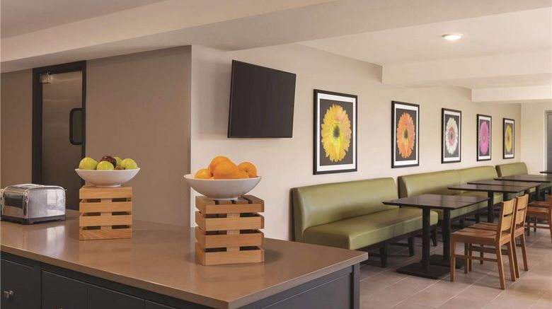 <b>Country Inn & Suites Madison Restaurant</b>. Images powered by <a href="https://iceportal.shijigroup.com/" title="IcePortal" target="_blank">IcePortal</a>.