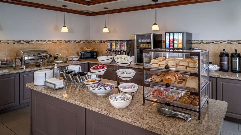 <b>Country Inn & Suites Charleston South Restaurant</b>. Images powered by <a href="https://iceportal.shijigroup.com/" title="IcePortal" target="_blank">IcePortal</a>.