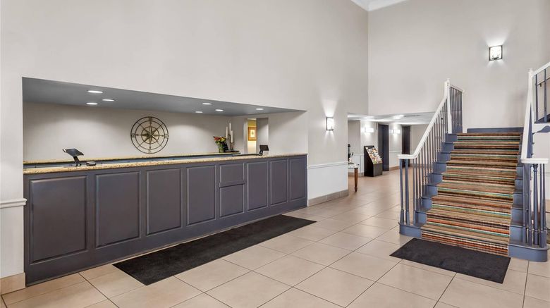 <b>Country Inn & Suites Beckley Lobby</b>. Images powered by <a href="https://iceportal.shijigroup.com/" title="IcePortal" target="_blank">IcePortal</a>.