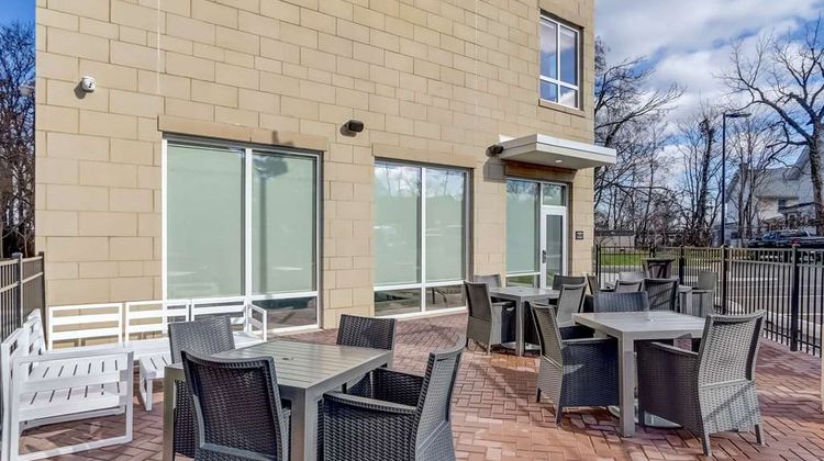 Hampton Inn & Suites Midtown Rookwood Exterior